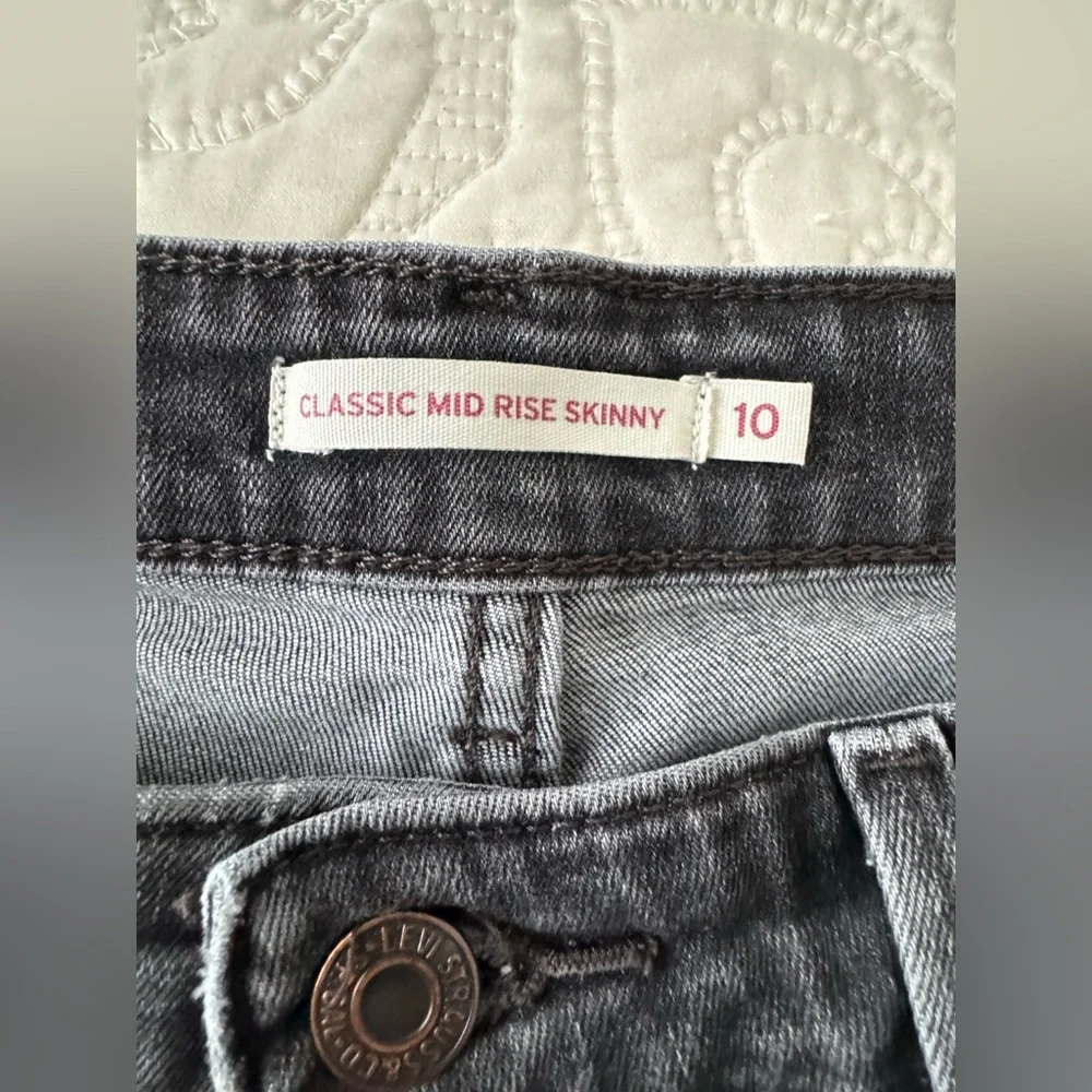 Levi's Women’s Classic Mid Rise Skinny black jeans size 10 - Picture 4 of 10